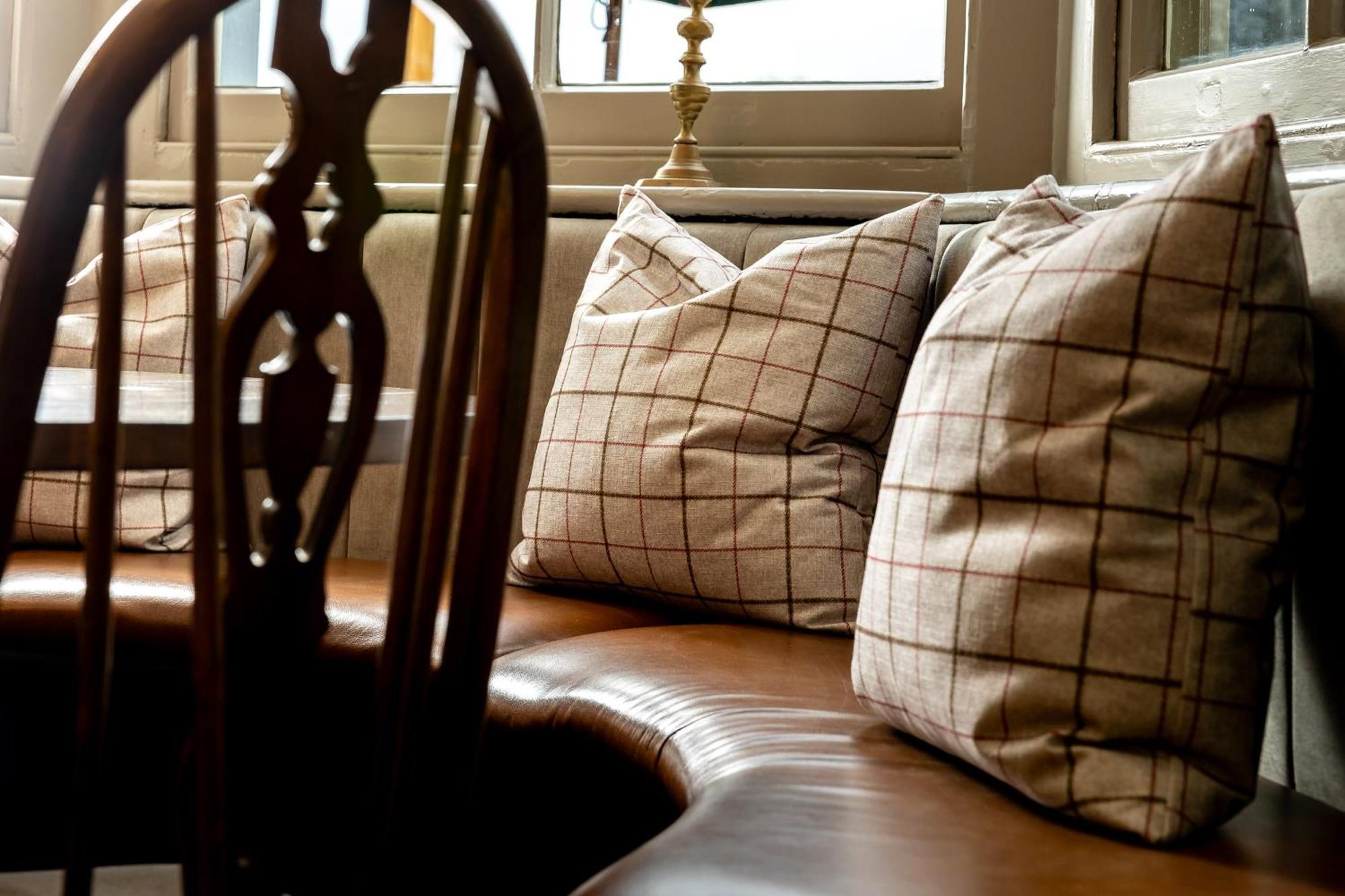 The Olde Coach House Inn Ashby Saint Ledgers Екстер'єр фото