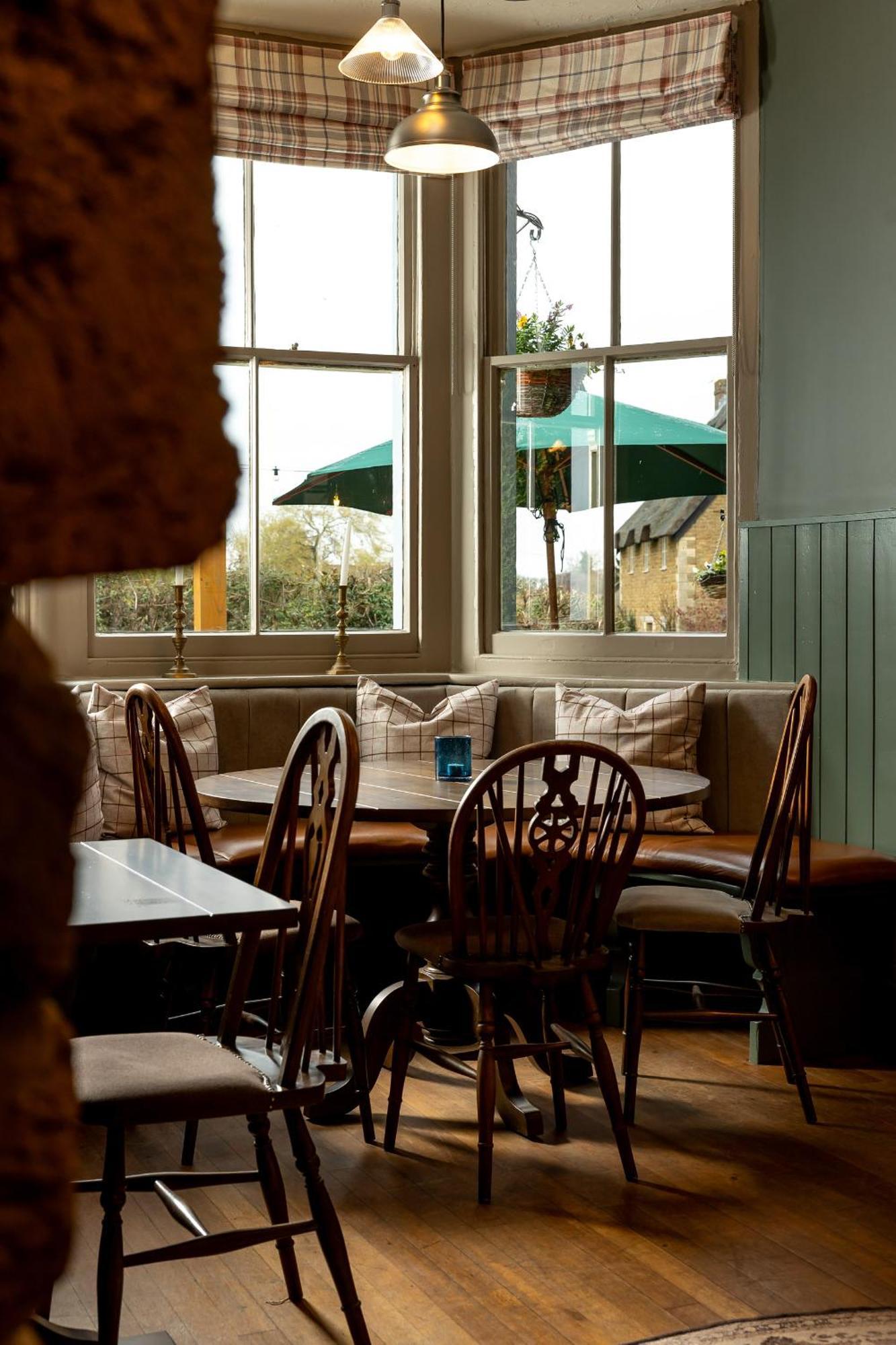 The Olde Coach House Inn Ashby Saint Ledgers Екстер'єр фото