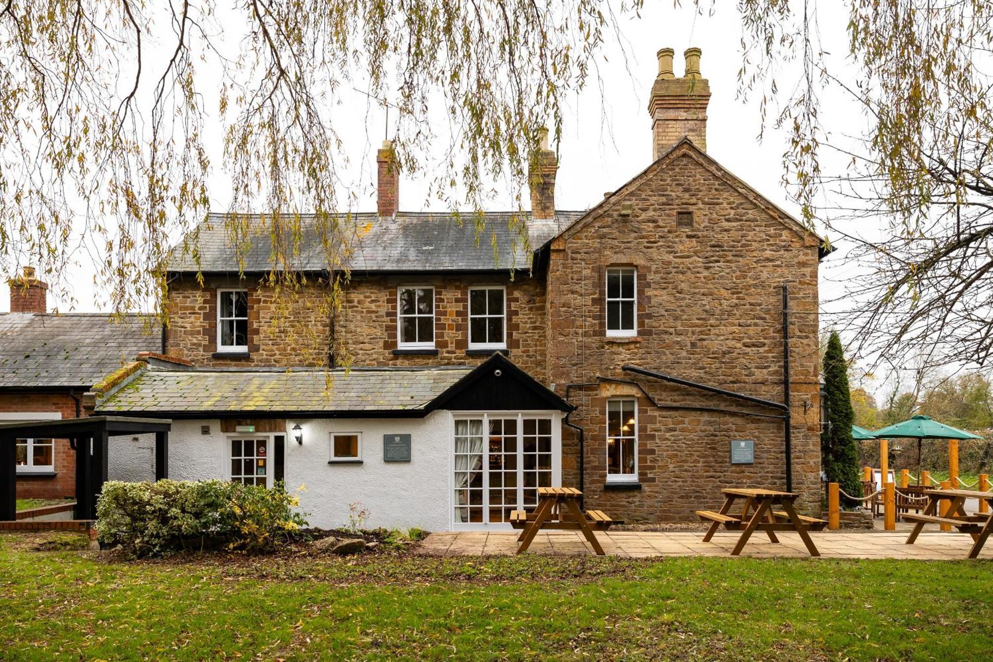 The Olde Coach House Inn Ashby Saint Ledgers Екстер'єр фото