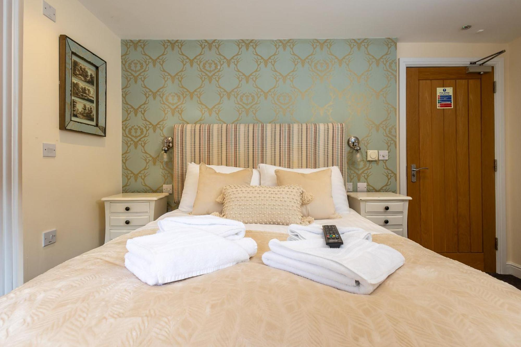 The Olde Coach House Inn Ashby Saint Ledgers Екстер'єр фото