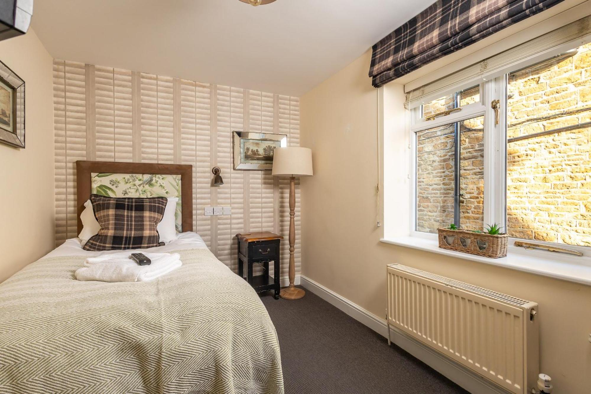 The Olde Coach House Inn Ashby Saint Ledgers Екстер'єр фото