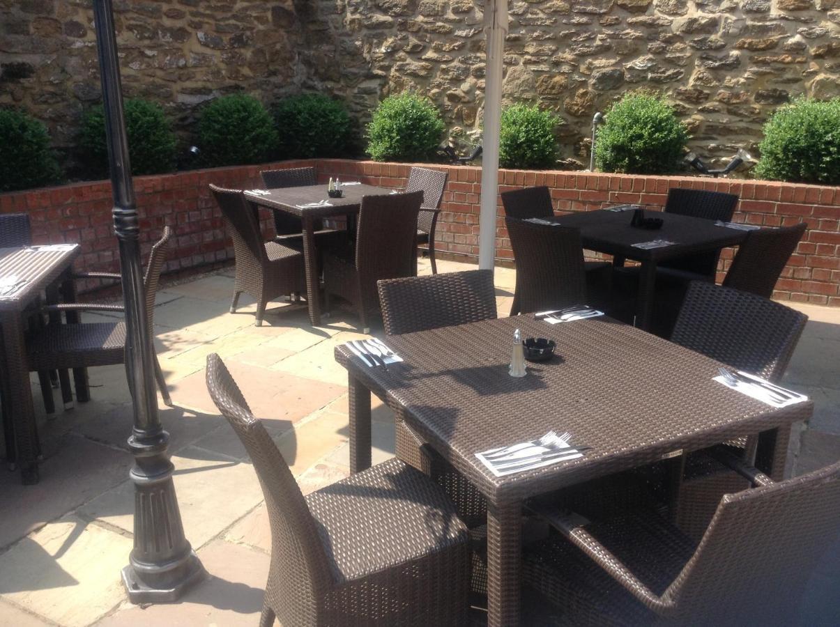 The Olde Coach House Inn Ashby Saint Ledgers Екстер'єр фото